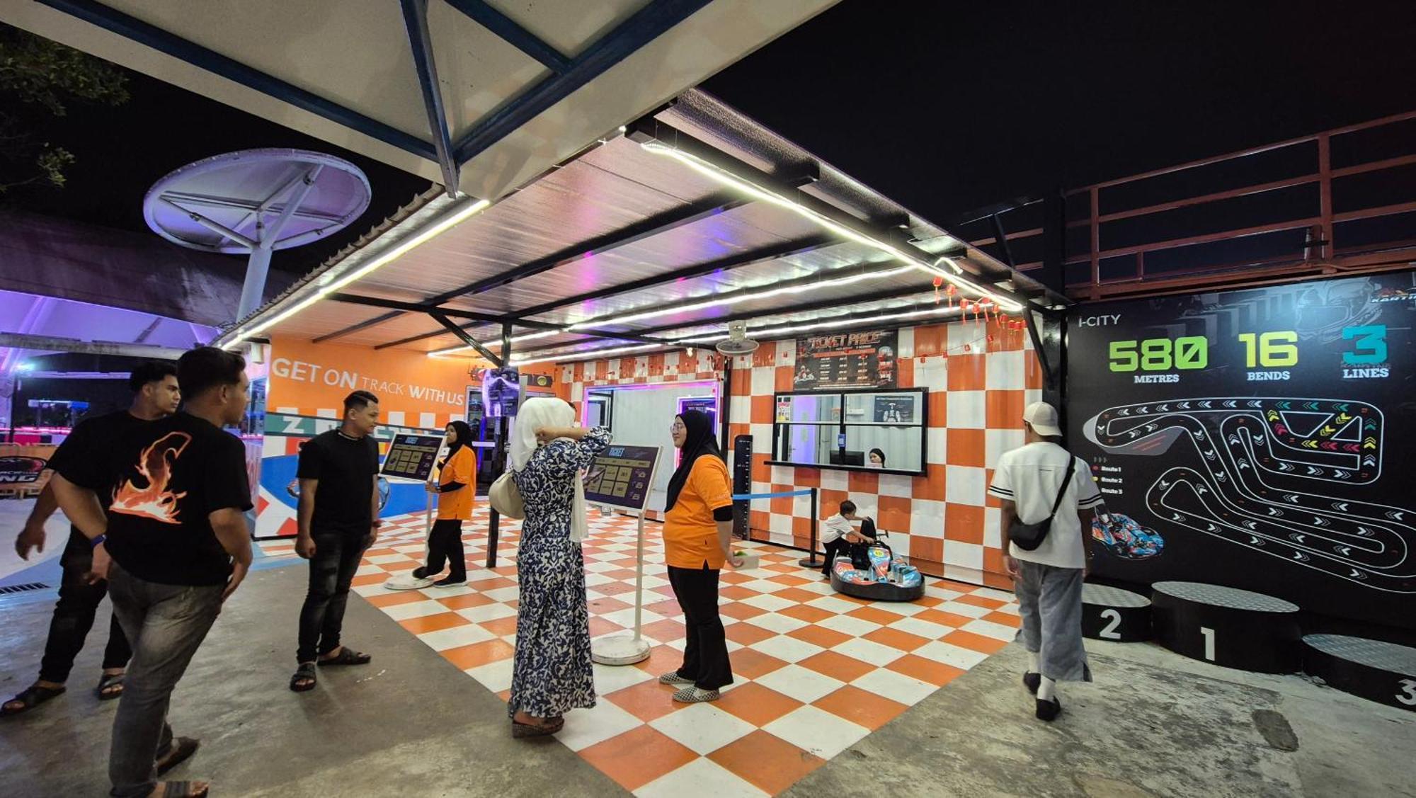9Pax 2R2B Family Suite, I-City, I-Suite, Hyde, Beside Theme Park, Wifi 50-55" Smart Tv Shah Alam Exteriör bild