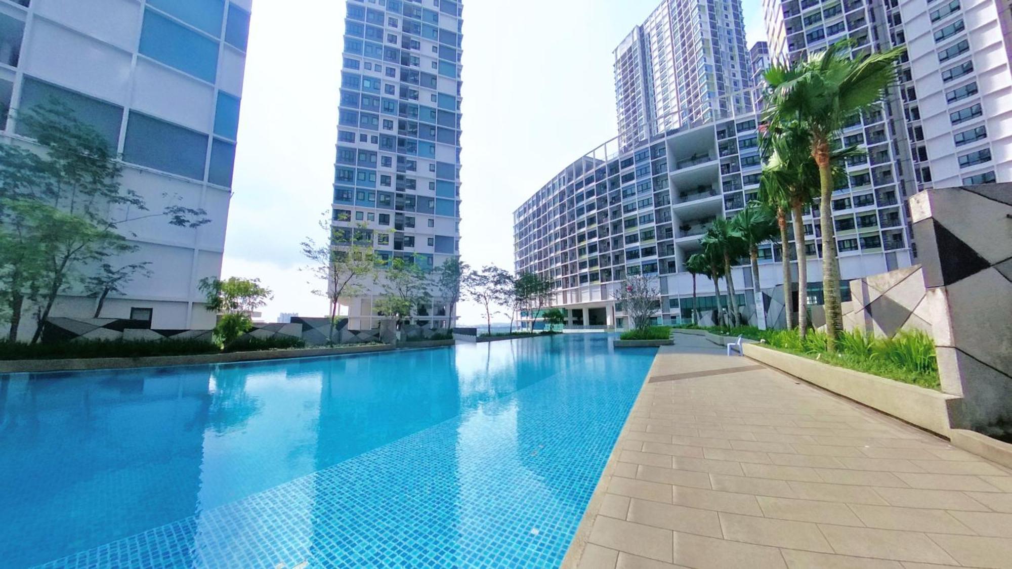 9Pax 2R2B Family Suite, I-City, I-Suite, Hyde, Beside Theme Park, Wifi 50-55" Smart Tv Shah Alam Exteriör bild